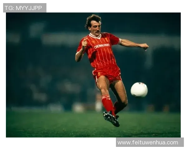 复古足球传奇再度聚首，经典球星对抗赛重燃激情与荣耀